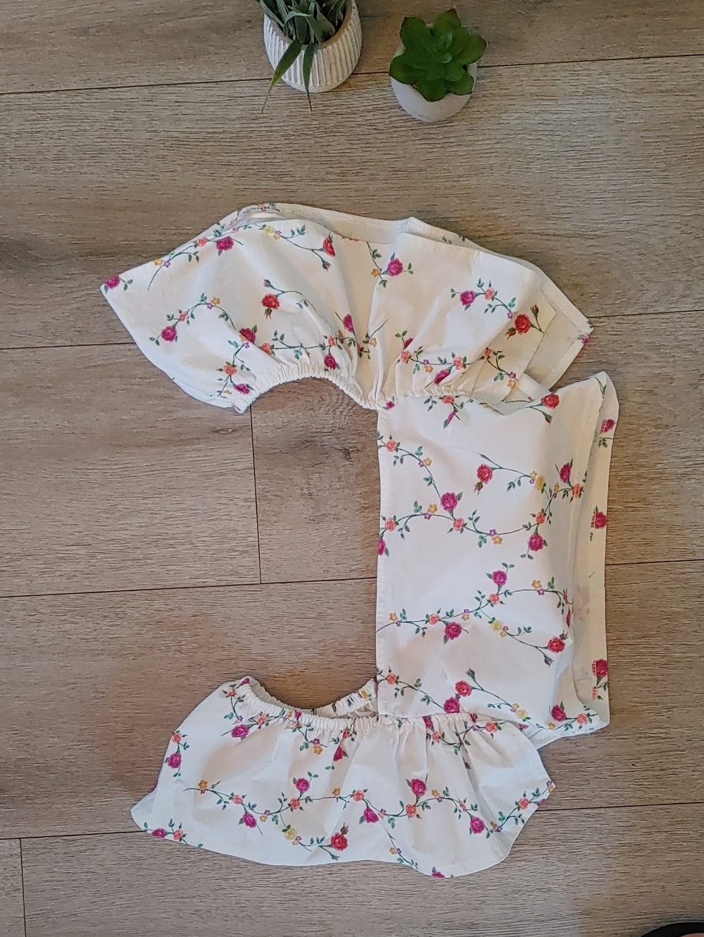 Zara White Bib with Pink Rose Print and Ruffle Trim